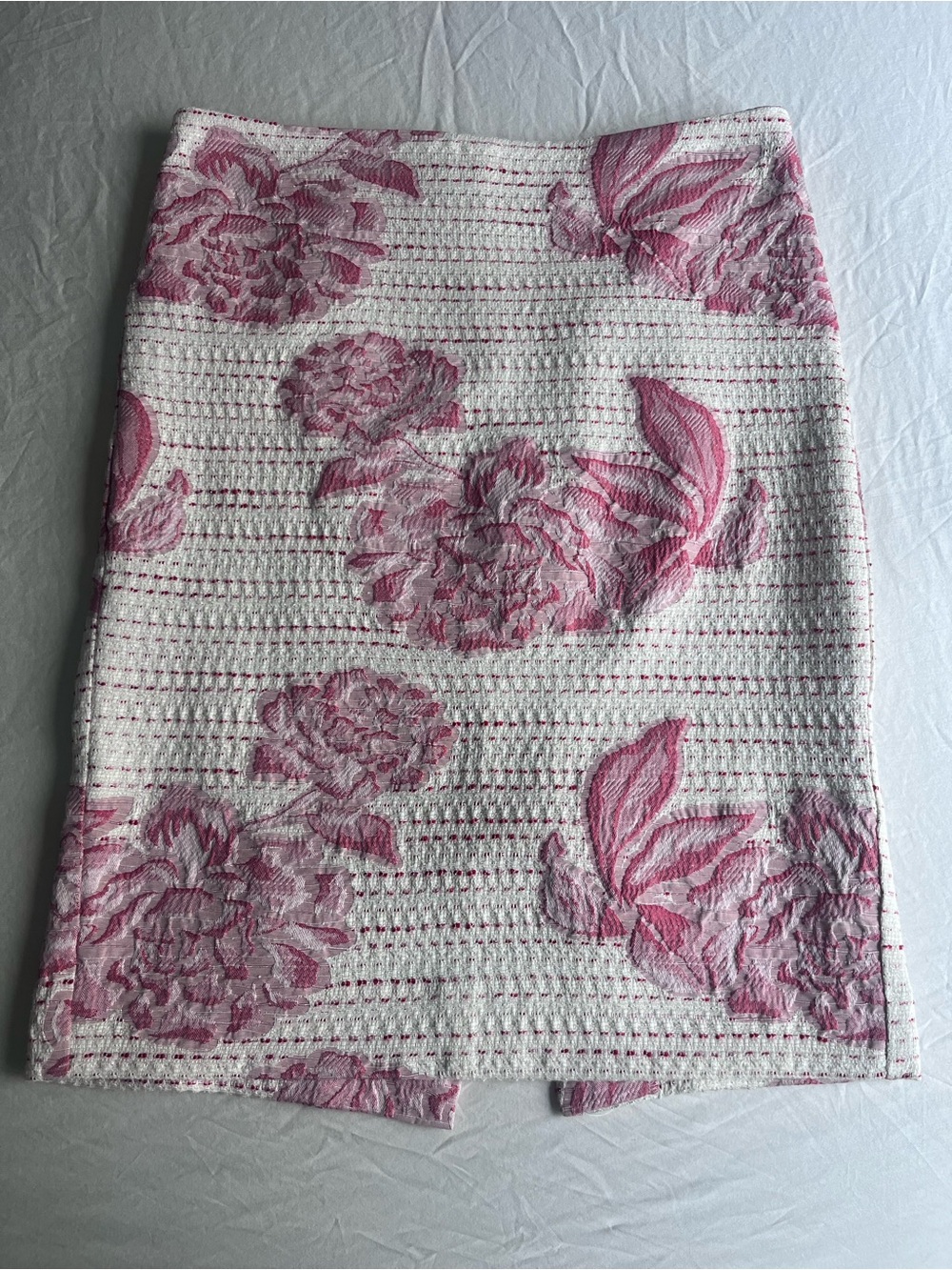 Ann Taylor Embroidered White Pencil Skirt with Pink Floral Jacquard Size 2